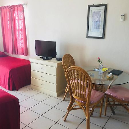 Rosewood Apartment Hotel Arnos Vale Экстерьер фото
